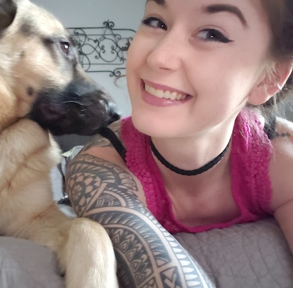 Meet your Posher, Hannah - Picture 4 of 5